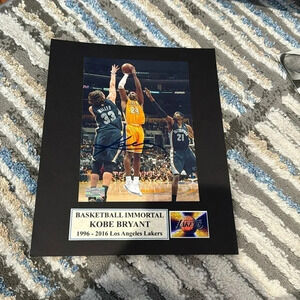 Kobe Bryant autograph Lakers photo with COA